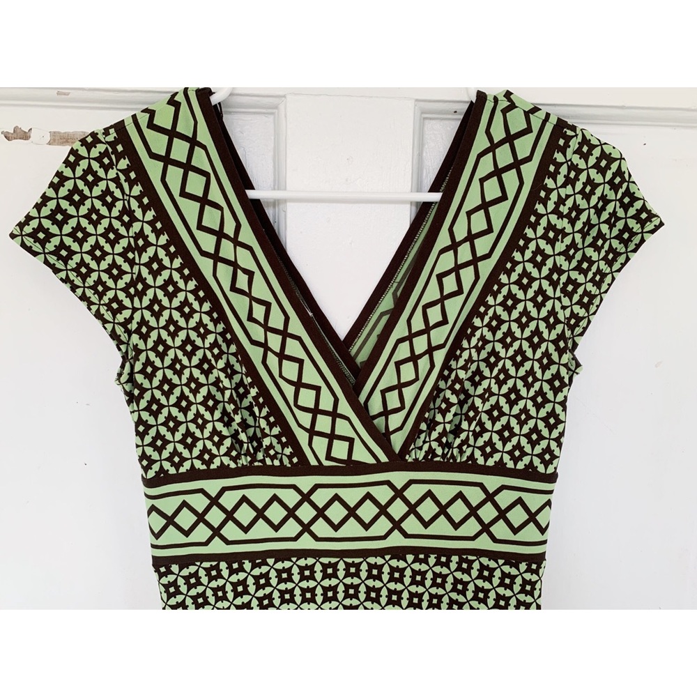 Maggy London All occasion knee length dress, green and brown pattern, Size 4 - Picture 2 of 5